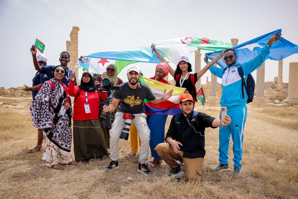 شباب العرب يستكشفون المعالم الأثرية في صبراتة التاريخية